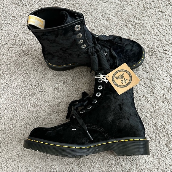 Dr. Martens Airwair Vegan 1460 Black Crushed Velvet Boots Womens 6 - Picture 11 of 12